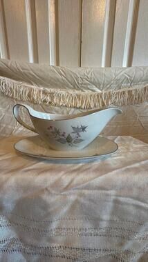 Winterling Bavaria Gravy Boat Attached Under-plate Mid-Century German Porcelain